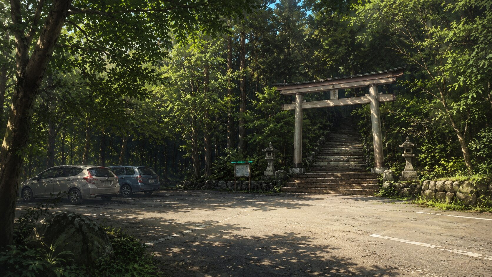 木立の中に現れる駐車場と鳥居
